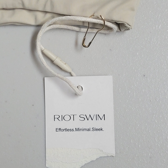 Riot Swim NWT Eden bikini Top Size Small. - Picture 10 of 12